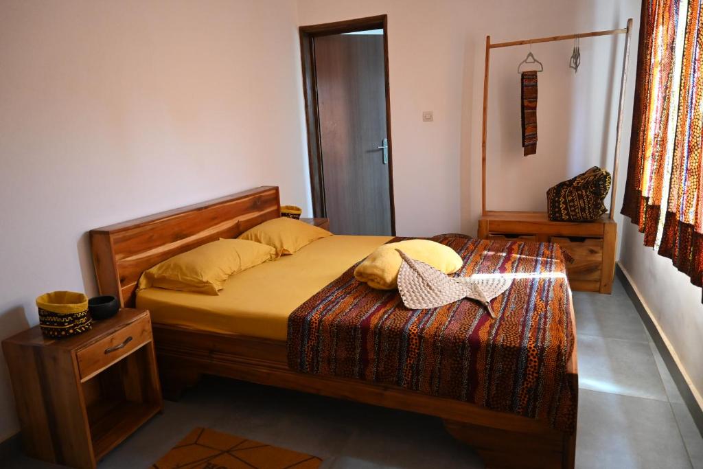 Les Amazones Rouges Chambre Jaune photo 3