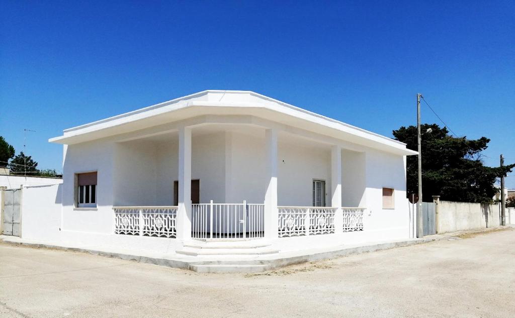 Villa Bianca - Villa vacanze con giardino a Torre Colimena