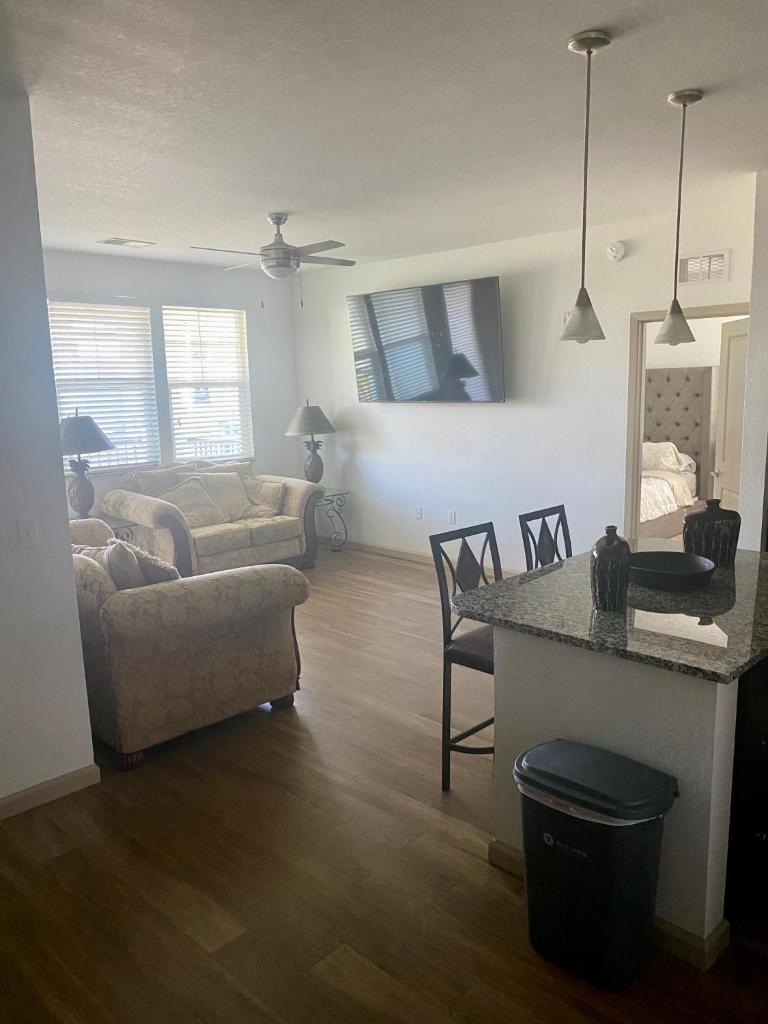 Beautiful 2 bedroom in Sarasota Florida image