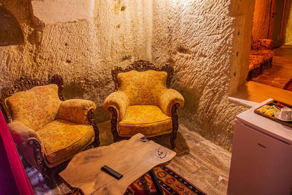 Junior Ottoman Cave - Tap to explore photos