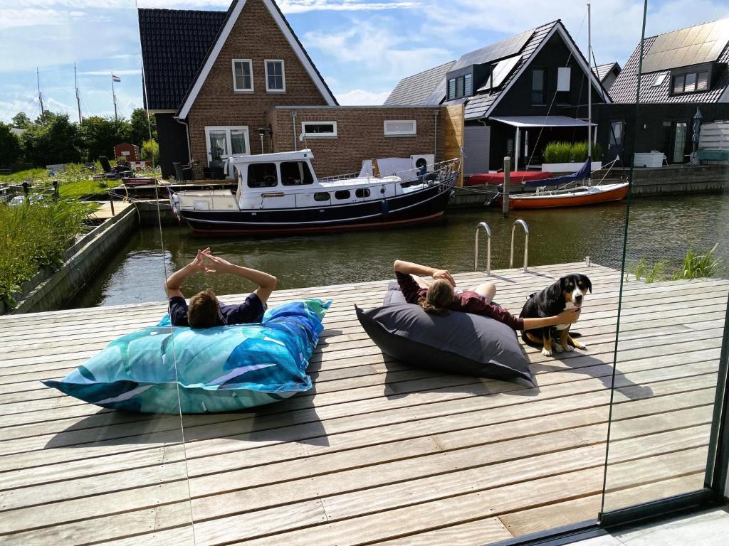 Peaceful and luxurious villa at the waterfront in Stavoren photo 4