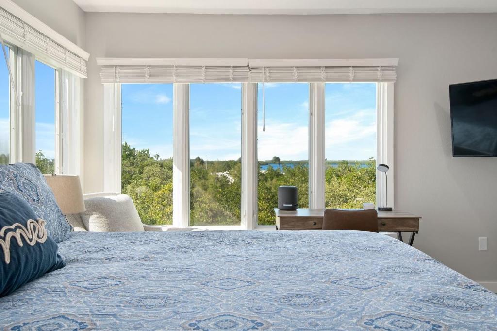 The Tree House! Beautiful townhome in Longboat Key with great amenities surrounded by nature! photo 2