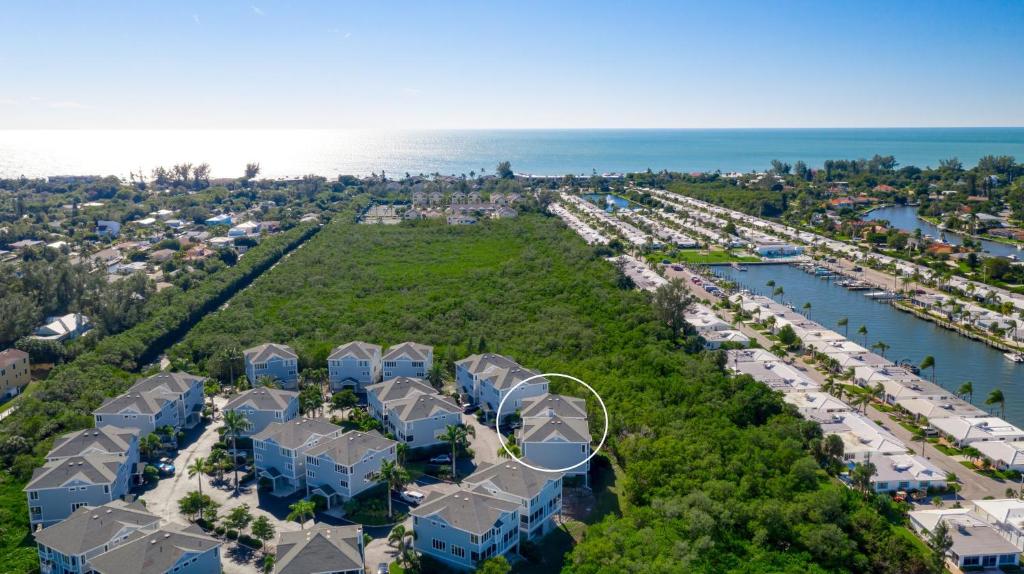 The Tree House! Beautiful townhome in Longboat Key with great amenities surrounded by nature! photo 4
