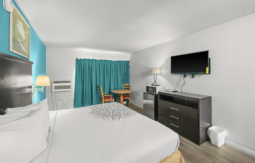 Executive Inn image