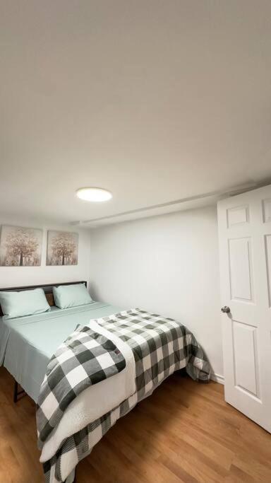 2 Bedroom Basement Suite in the heart of Laval photo 4