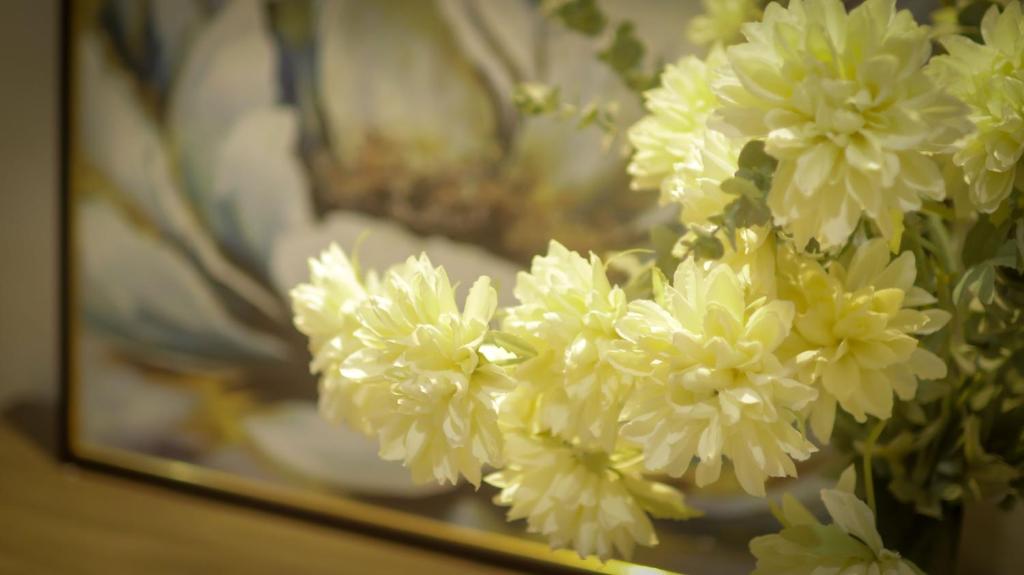 LaLa The Manor Apartment