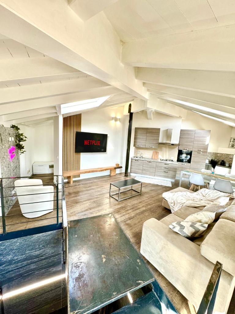 [Bridge Apt.] Garage - Netflix - wifi photo 1
