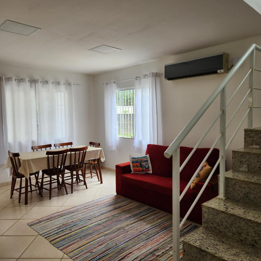 Casa confortável pertinho da praia com garagem e quintal photo 4
