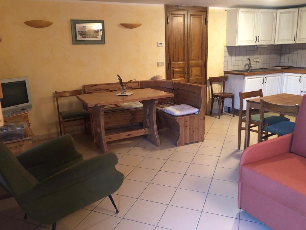 Monolocale pian terreno in frazione a 1200 m photo 3