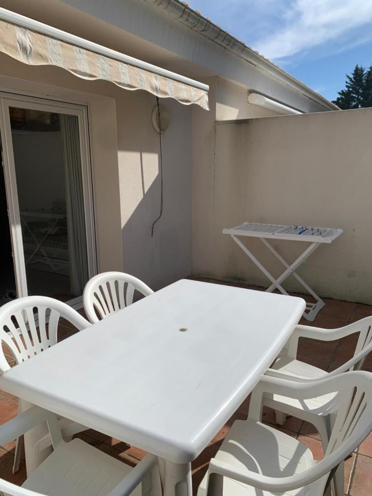 Maisonnette avec piscine intérieure chauffée à 400 m de la plage et ménage de fin de séjour compris H3 photo 1