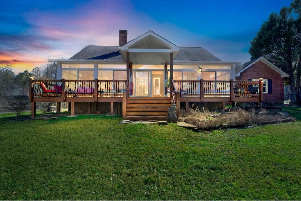 Rustic Elegance- Farmhouse Retreat in Covington farmhouse photo 2