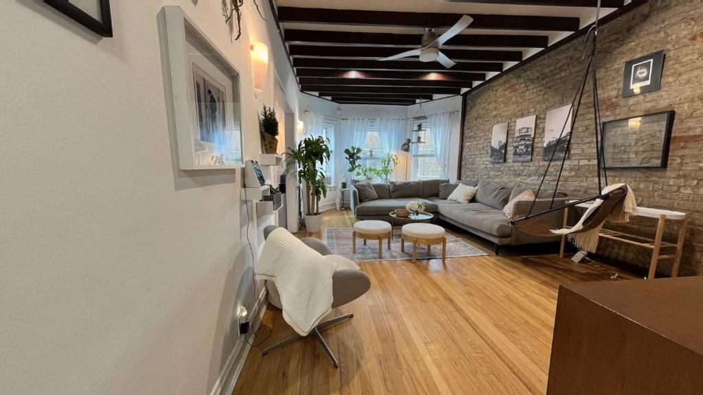 Lakeside Loft - Historic Chicago Condo image