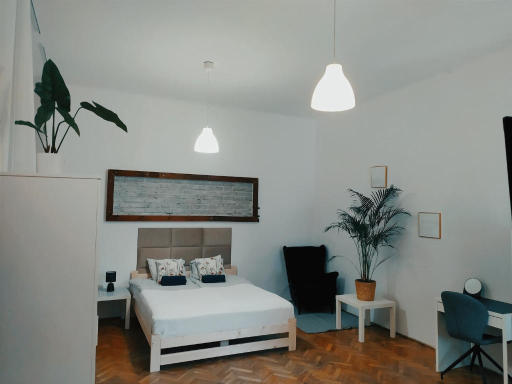 Roller Aparthotel Room Type - Deluxe One-Bedroom Apartment with separate kitchen