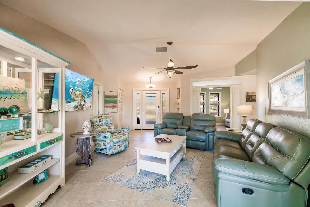 4-bed Serenity Punta Gorda Retreat! photo 4