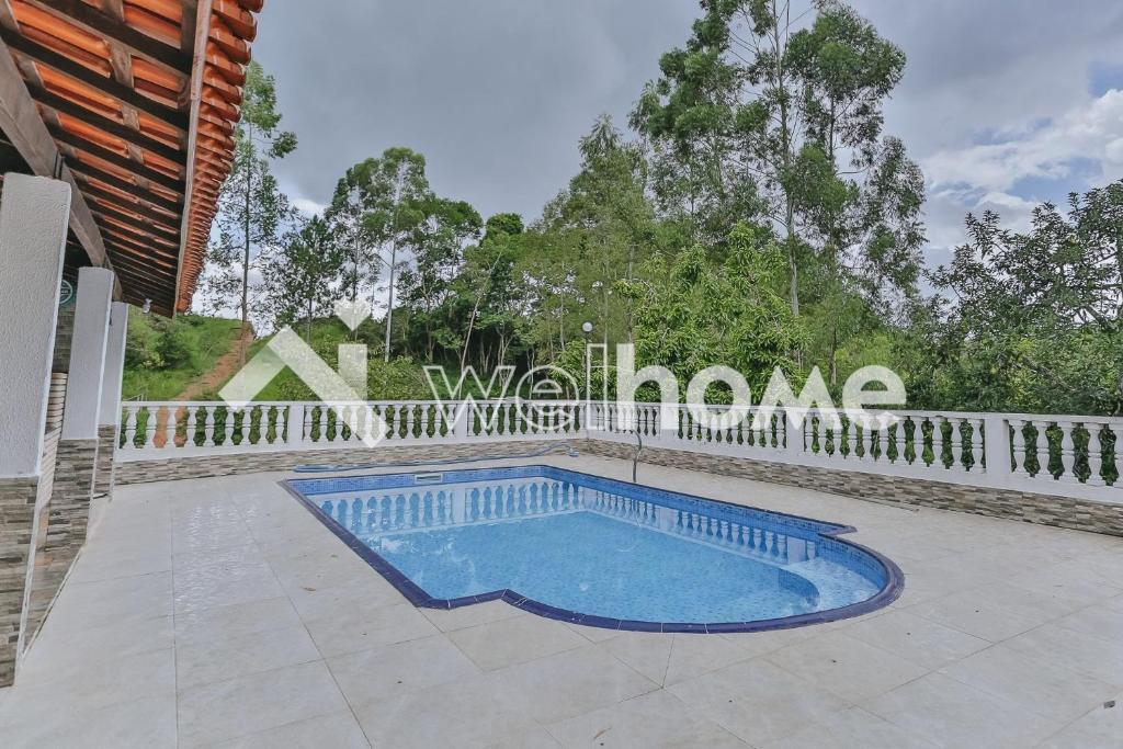 Casa com piscina e balanço na árvore em Itapevi photo 2