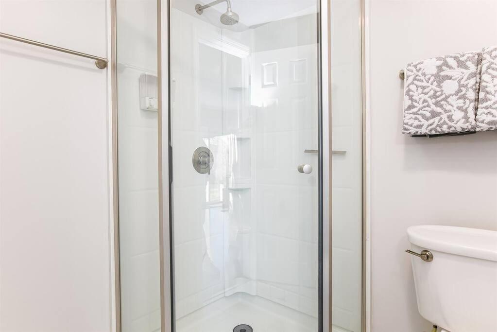 4BR Gameday Getaway EV Charger Pet-Friendly 10p photo 3