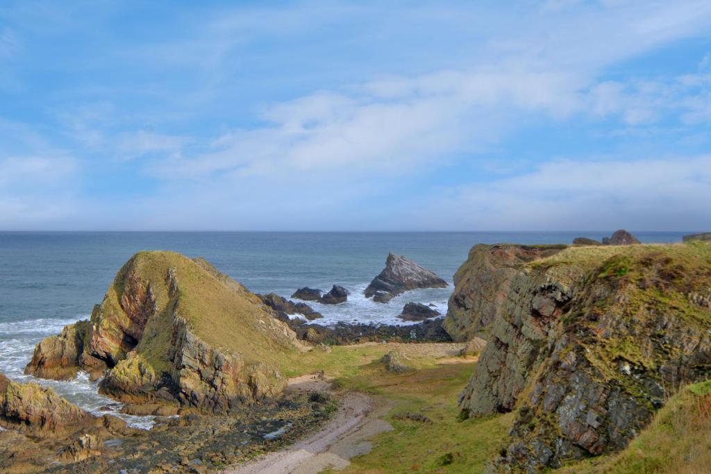 Cliff Top Cottage with Sea Views photo 1