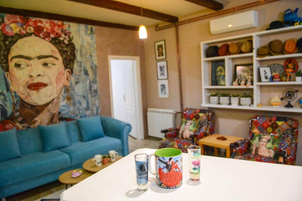 White Arrow Apartment photo 1