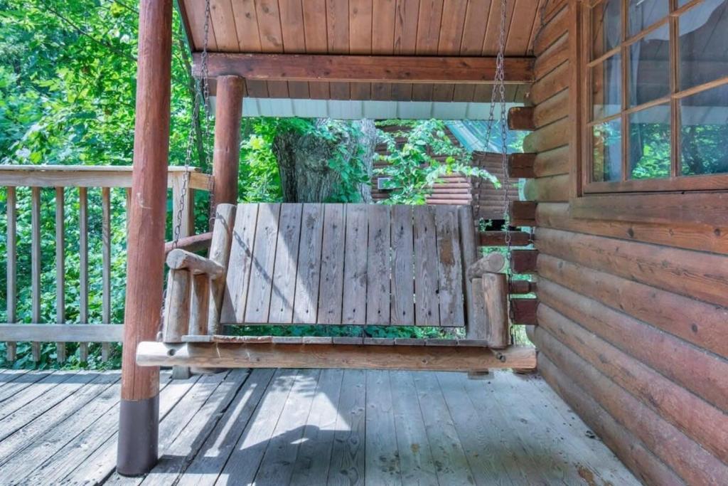 Cozy Rustic Cabin with Views photo 4