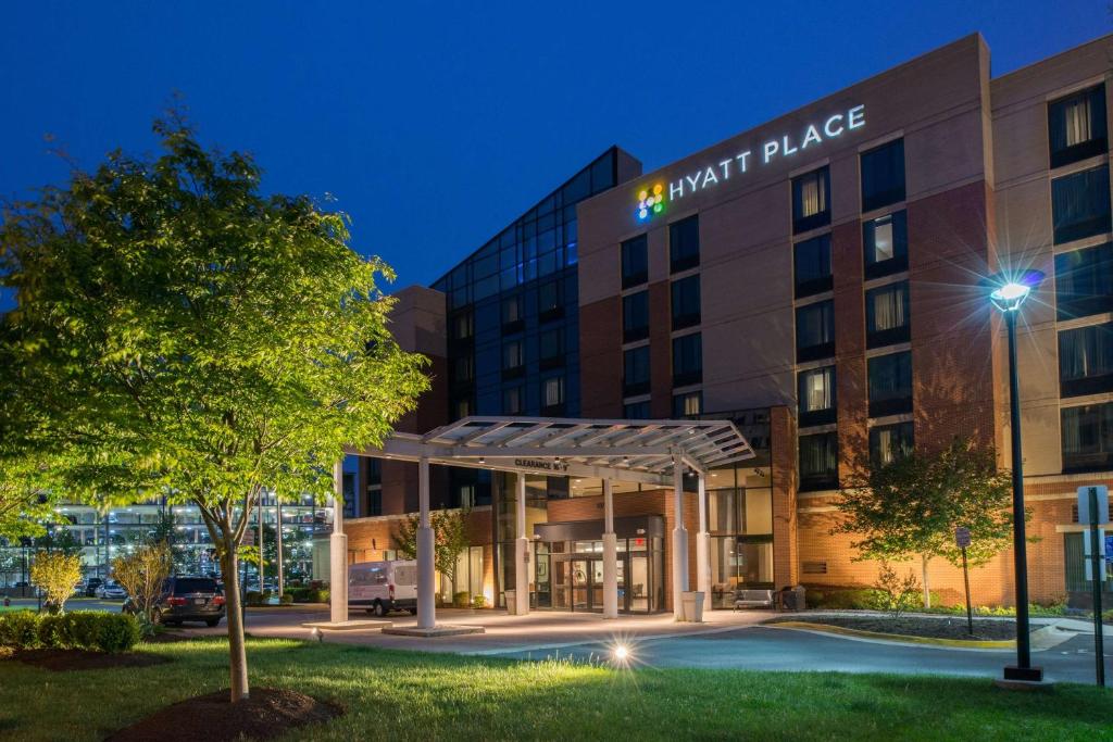 Hyatt Place Herndon Dulles Airport - East photo 1