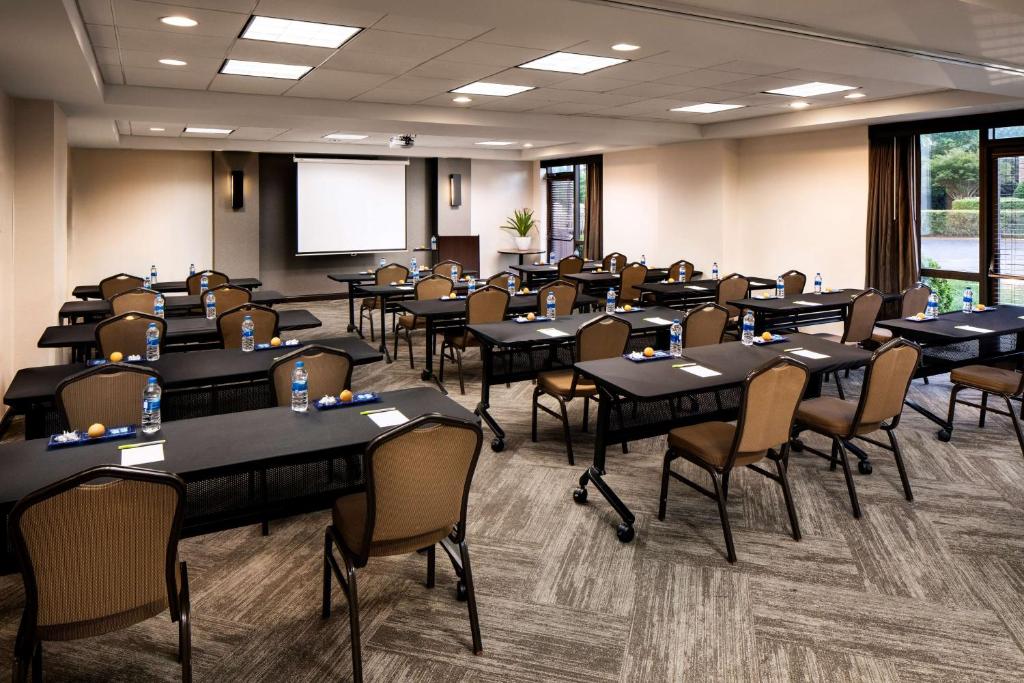 Hyatt Place Roanoke Airport / Valley View Mall photo 2