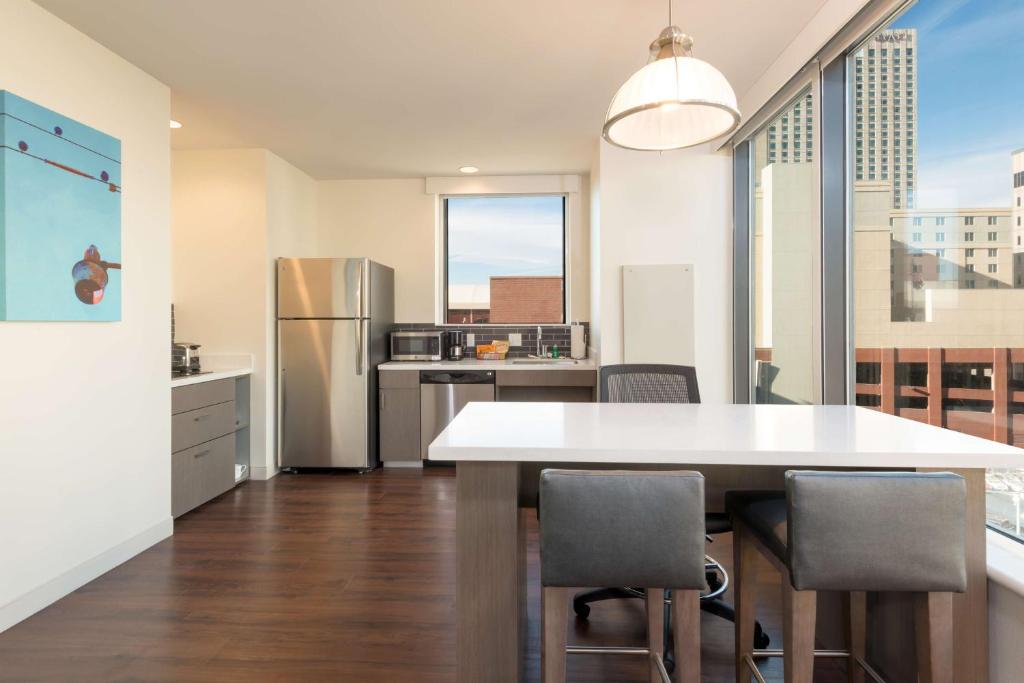 Hyatt House Denver Downtown image
