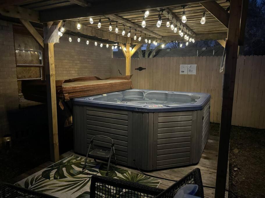 Luxury Oasis- 1 bedroom romantic getaways photo 2