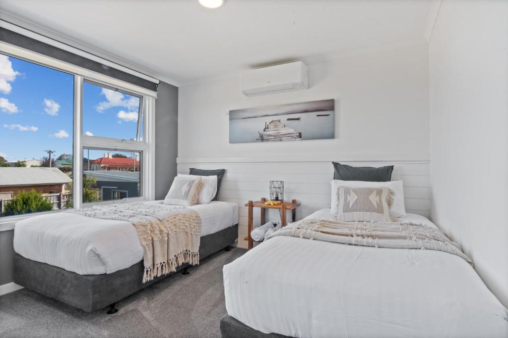 SALTAIR Beach House Right in Town photo 2