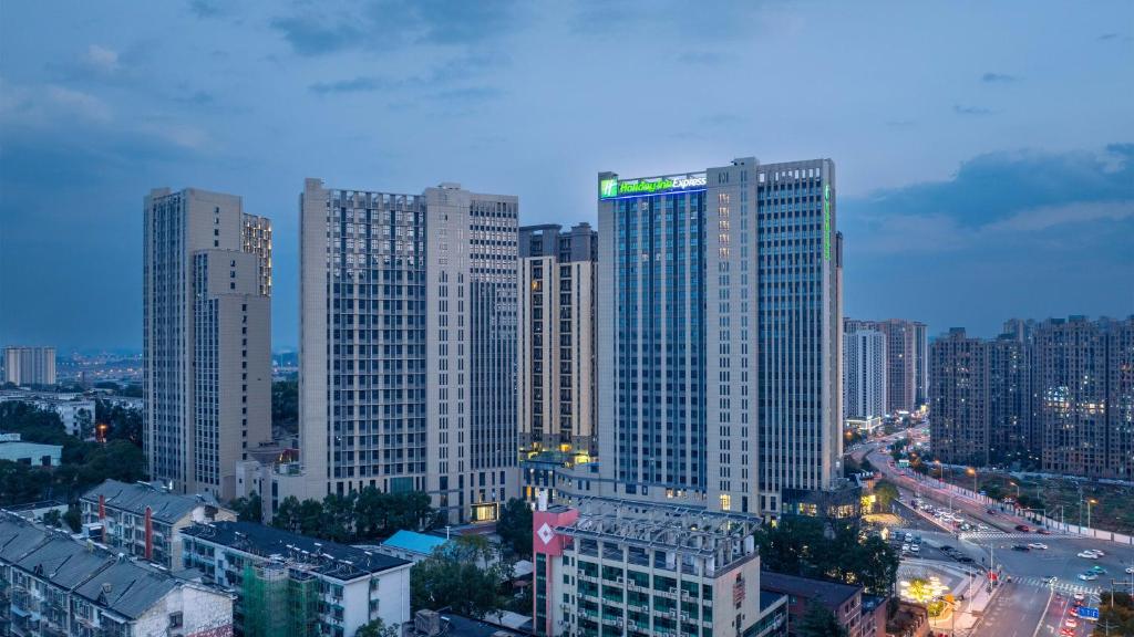 Holiday Inn Express Changsha Yuhua, an IHG Hotel photo 1