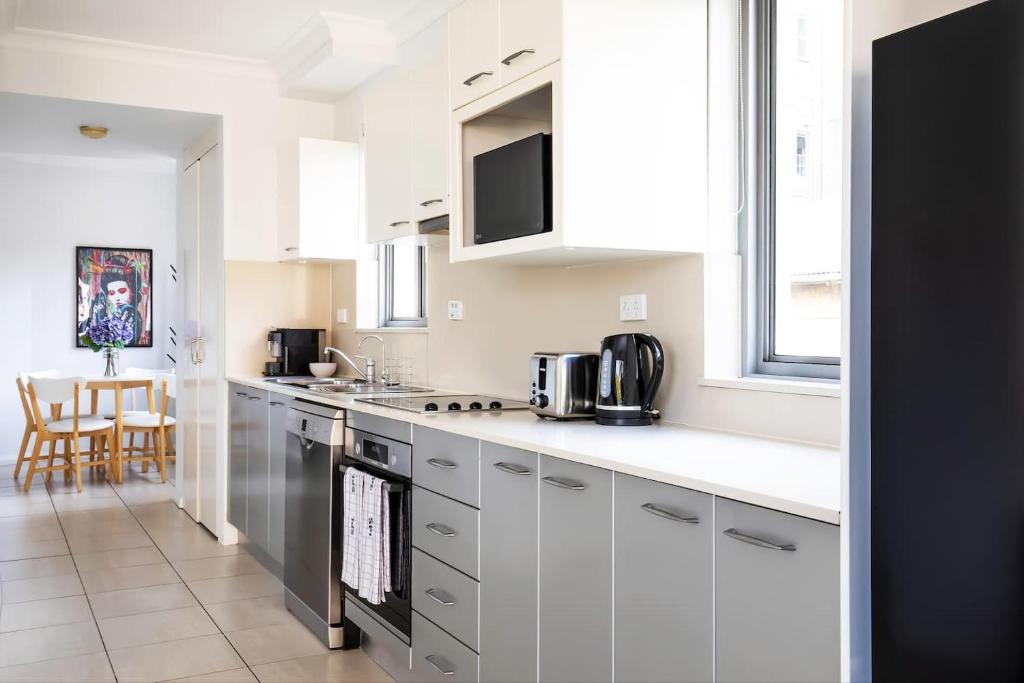 The Earl - Potts Point Paradise with Sydney Views photo 3