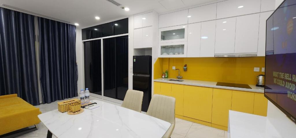 iHome Luxury Apartment in D'eldorado tower