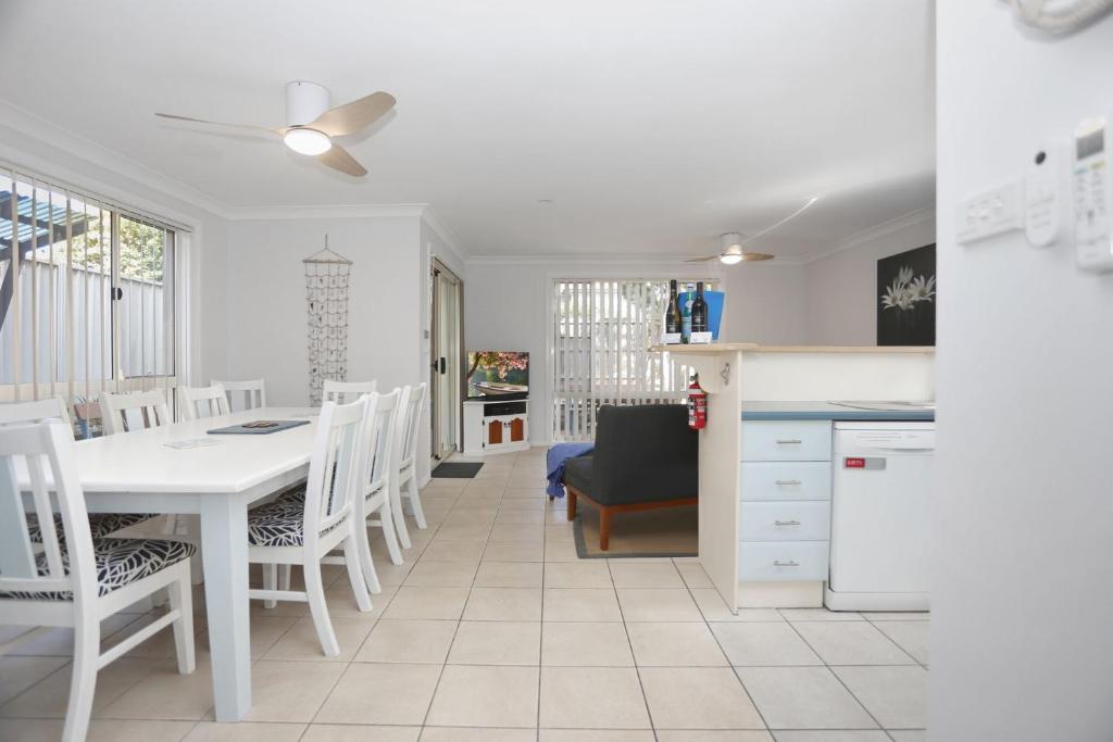 Bennett's Beach House photo 2