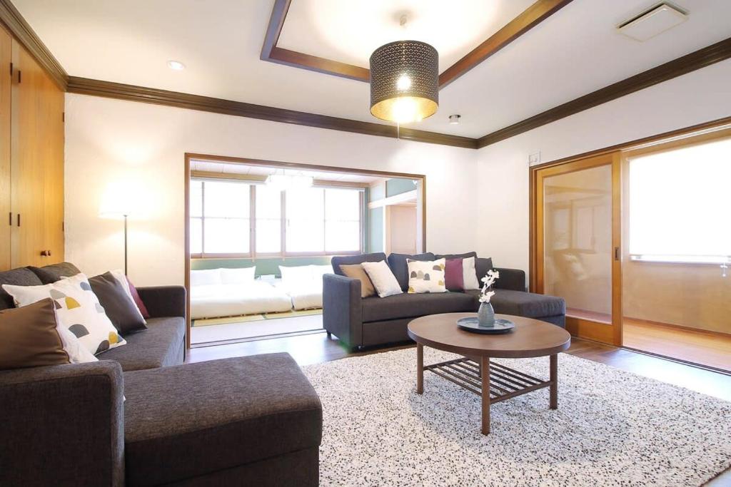bHOTEL Kaniwasou 301 Minute walk from Miyajima Pier for 11ppl photo 4