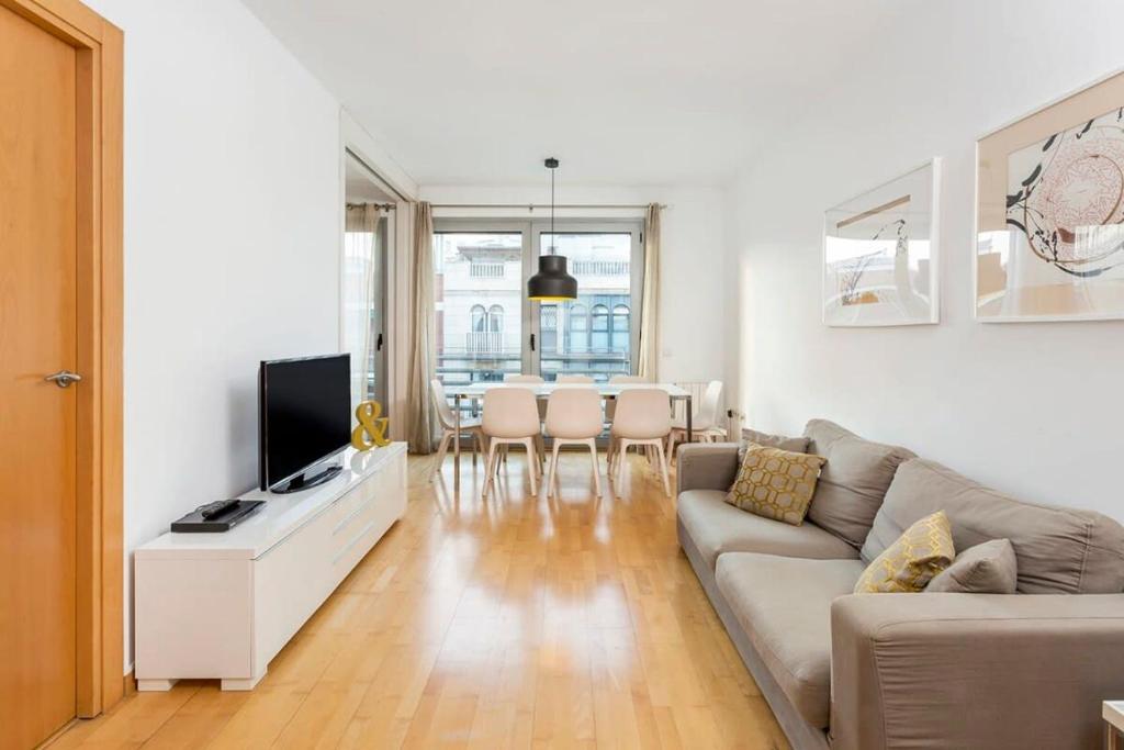 The Collection Barcelona - Sagrada Familia Spacious 4BD with private Terrace - Tap to explore photos