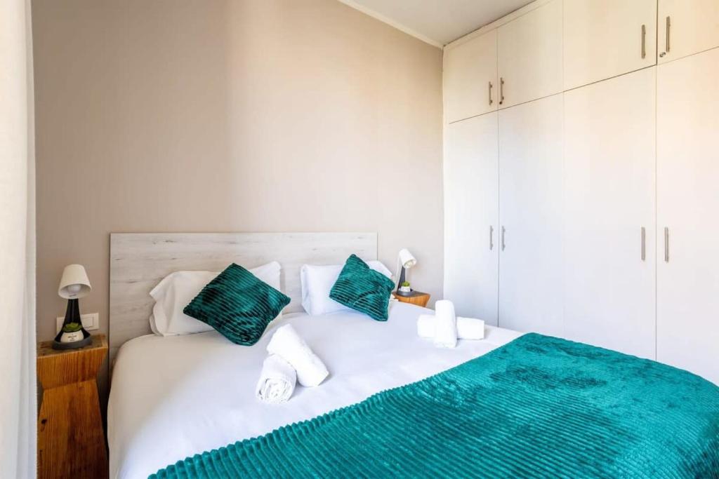 The Collection Barcelona - Eixample next to Paseo de Gracia modern 3BD - Tap to explore photos