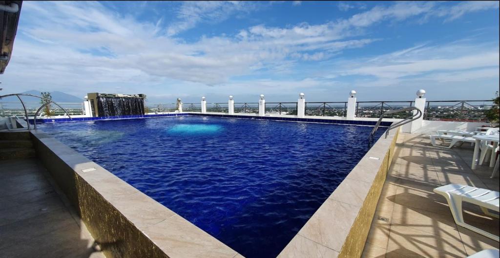 VIP 2BR Penthouse-Kandi Palace 155sqm w/ Jacuzzi photo 3