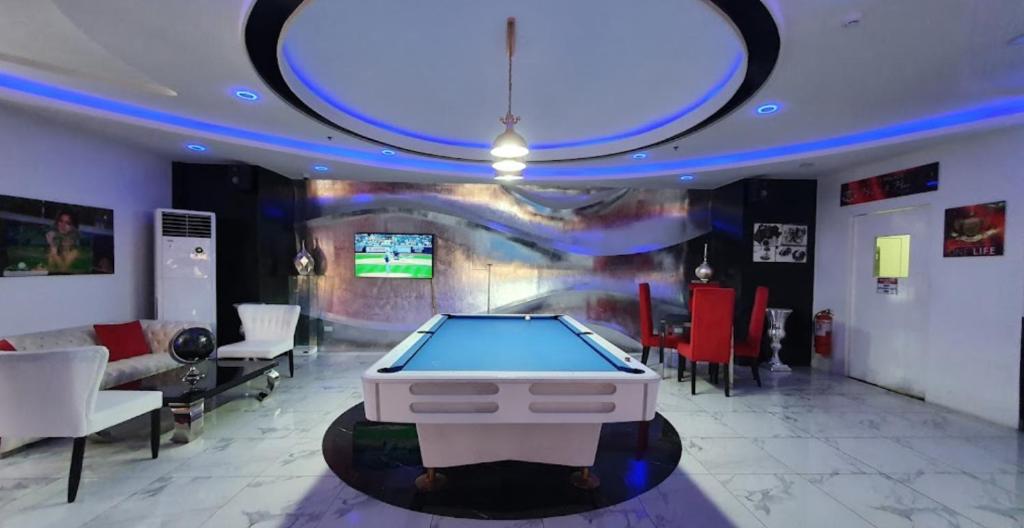 VIP 2BR Penthouse-Kandi Palace 155sqm w/ Jacuzzi photo 2