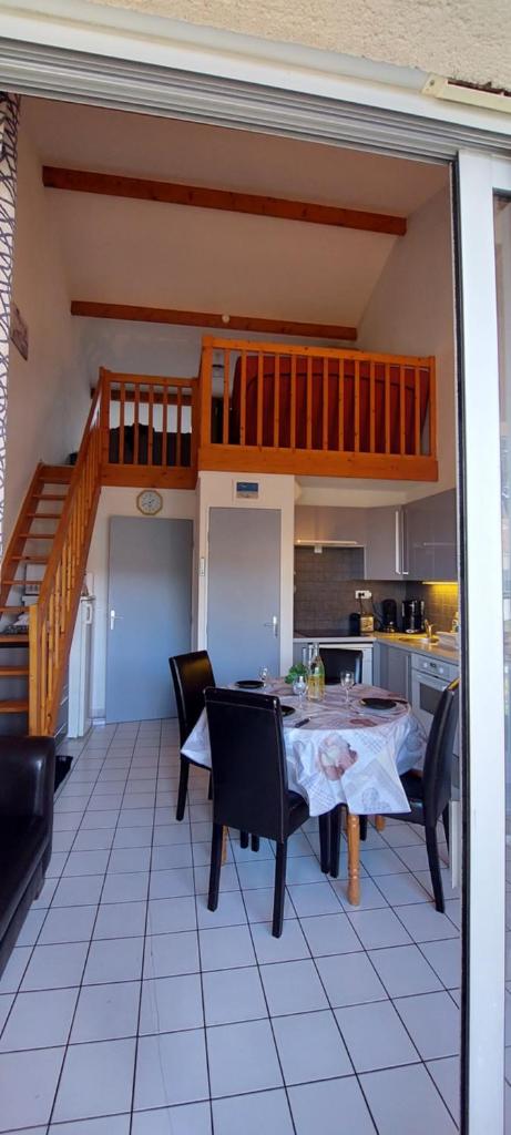 APPARTEMENT AU CALME AVEC PISCINE ET PARKING dans résidence securisée photo 4