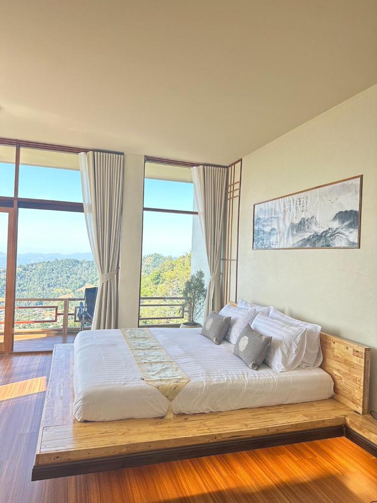 Sunset room photo 1