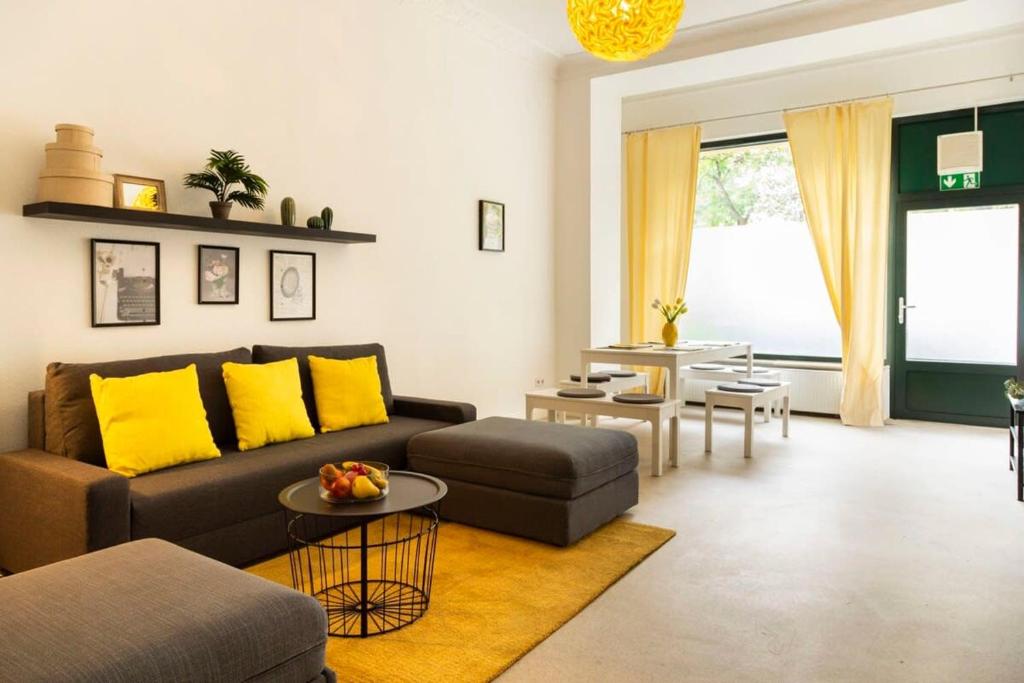Modern 2 Bedroom Apartment in Berlin Schöneberg - Tap to explore photos
