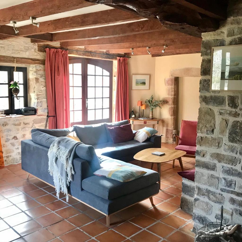 Villa, vieille ferme rénovée calme, nature avec piscine privée. photo 3