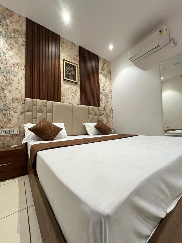 THE LUXURY PLATINUM INN --Luxury Deluxe Rooms -- Chandigarh Road photo 2