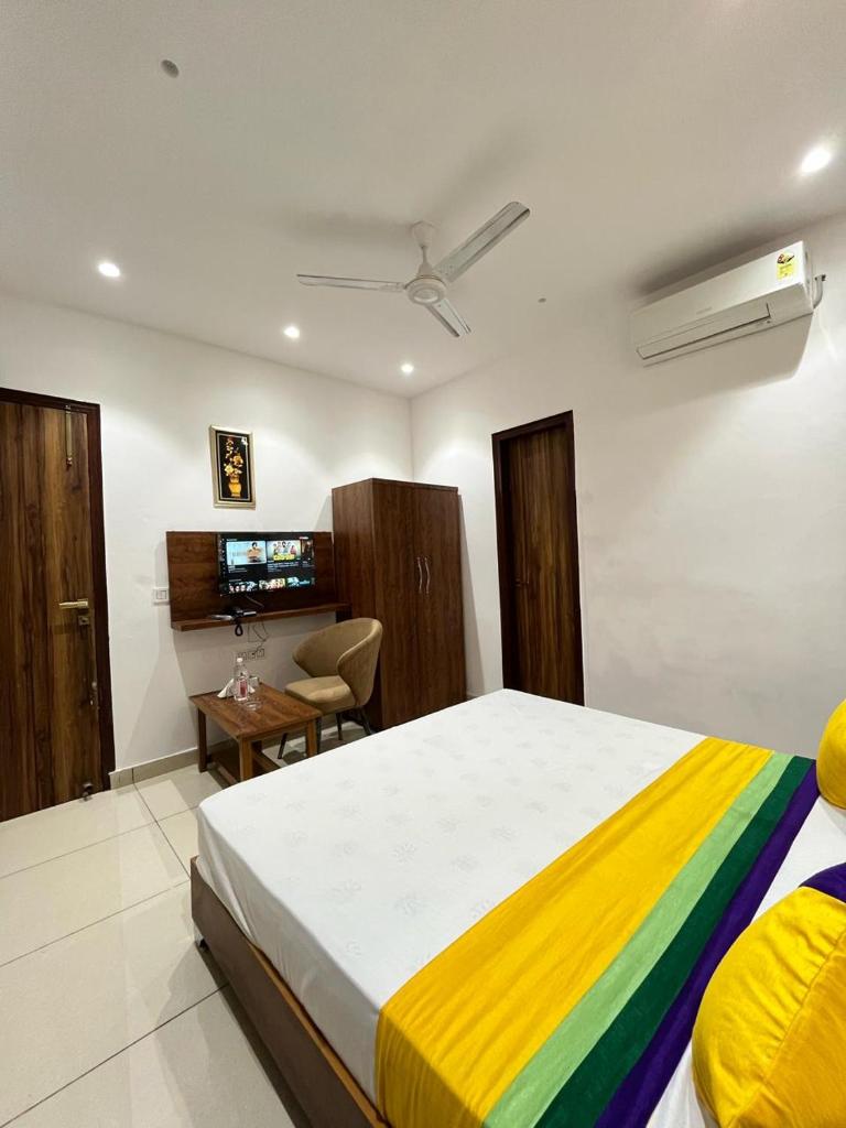 THE LUXURY PLATINUM INN --Luxury Deluxe Rooms -- Chandigarh Road photo 1