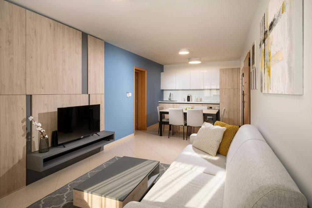 Garden Palace Suite 228 - Happy Rentals photo 2