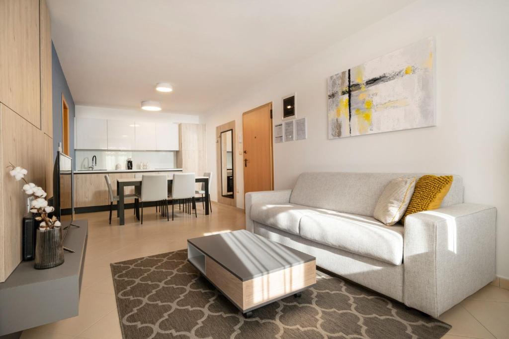 Garden Palace Suite 228 - Happy Rentals photo 4