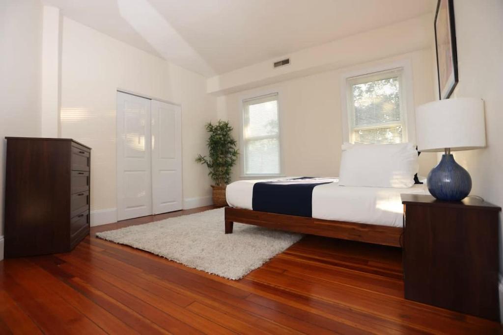 Stylish Apartment in Malden 20 Min from Boston #2 photo 2
