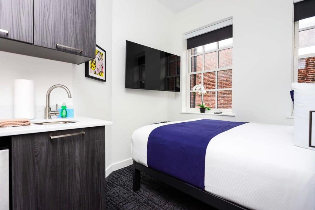 Stylish Studio in Historic Boston - Unit #404 photo 2