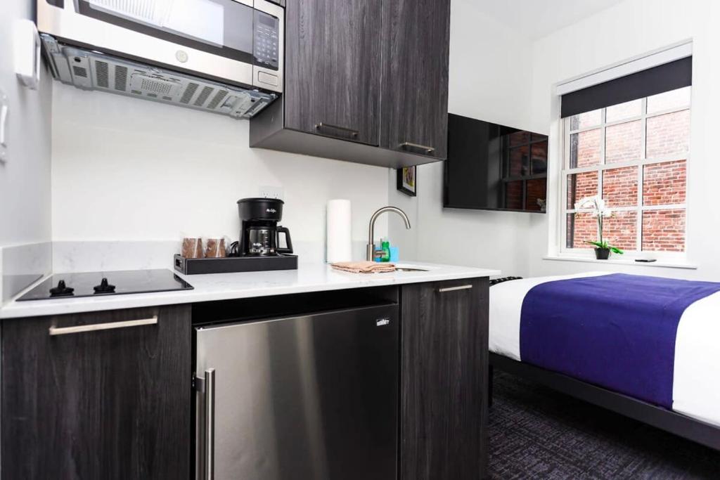 Stylish Studio in Historic Boston - Unit #404 photo 3
