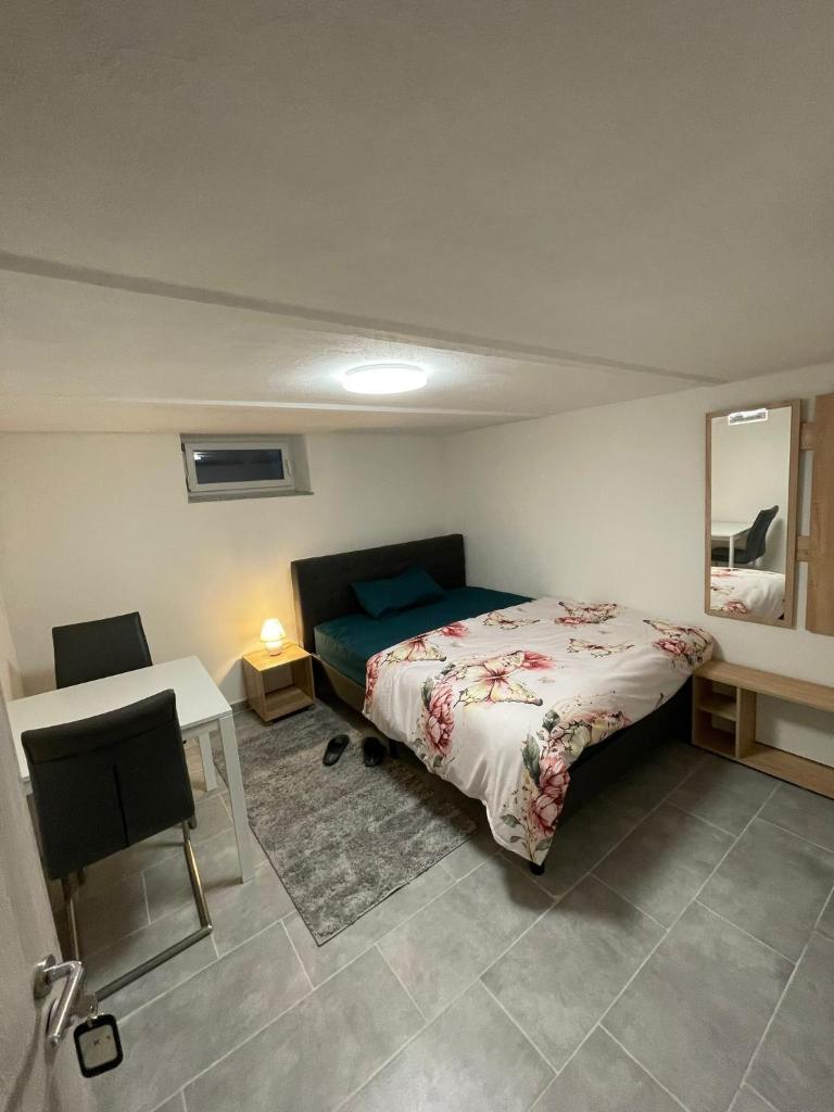 gemütliches und Schönes Zimmer Keller Geschoss K1