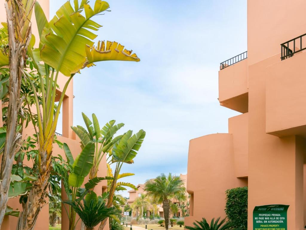 Sun and Golf Apartment by Rentalole photo 2